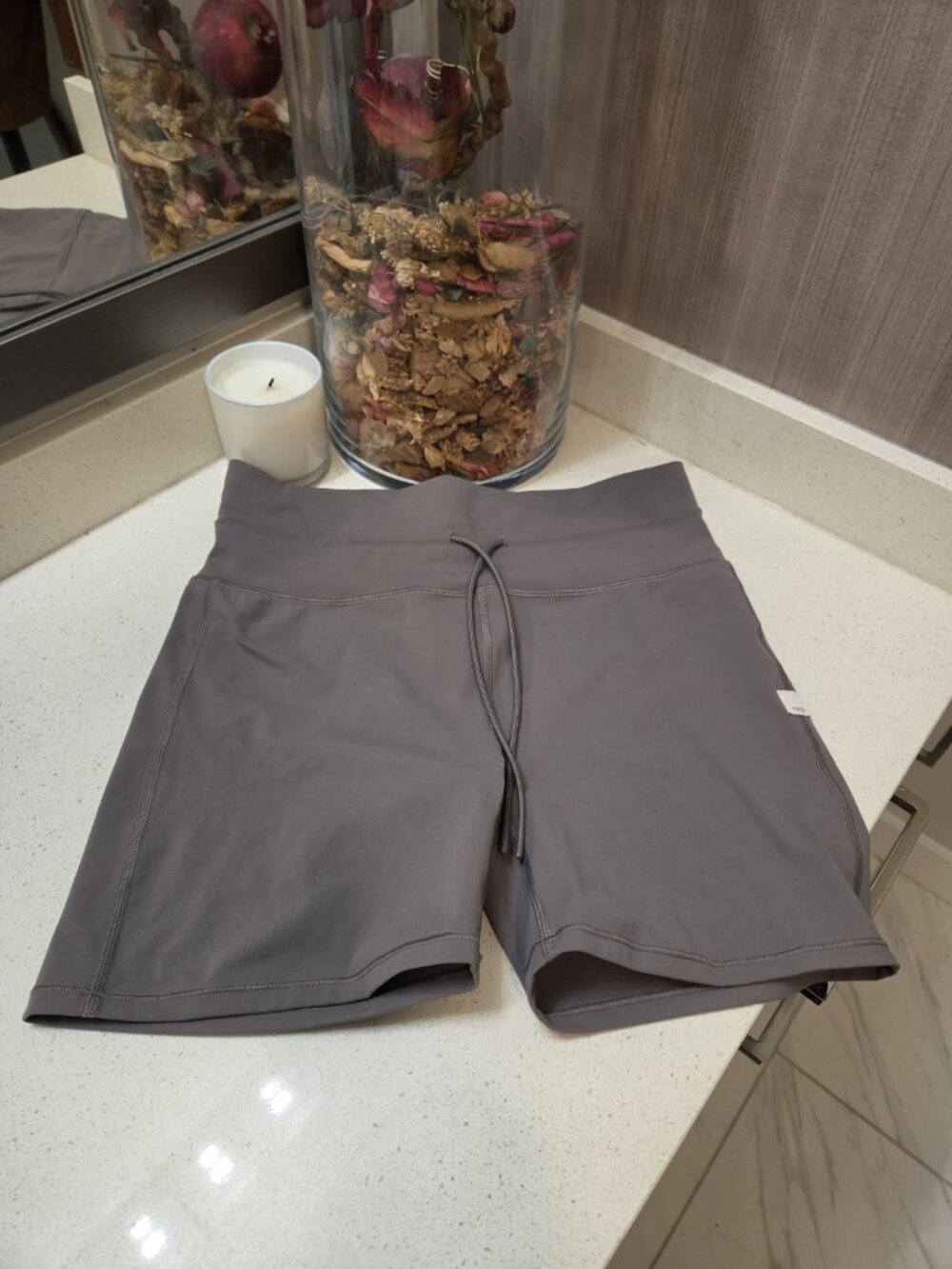 Vuori Daily Short Women's Large (L) bike short Taupe Grey - Picture 2 of 6